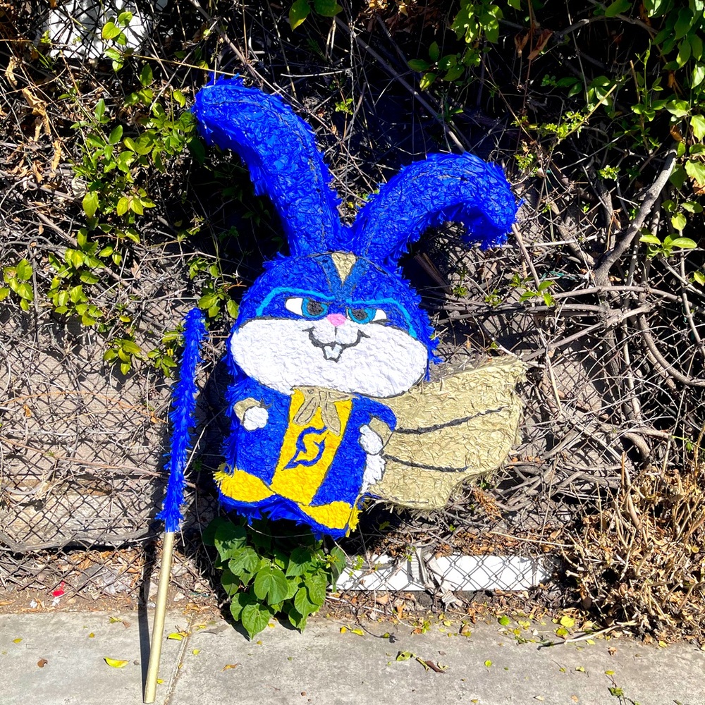 Snowball piñata